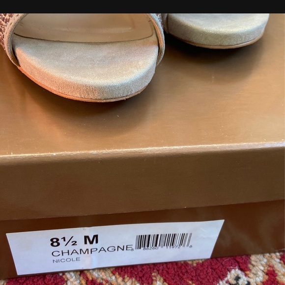 Shoes - Picture 4 of 5